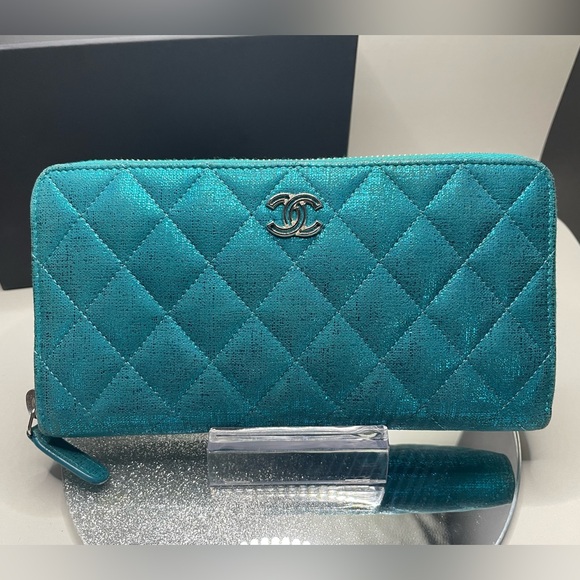 ❌SOLD❌ EUC Authentic CHANEL Quilted Metallic Turquoise Wallet - Picture 3 of 11